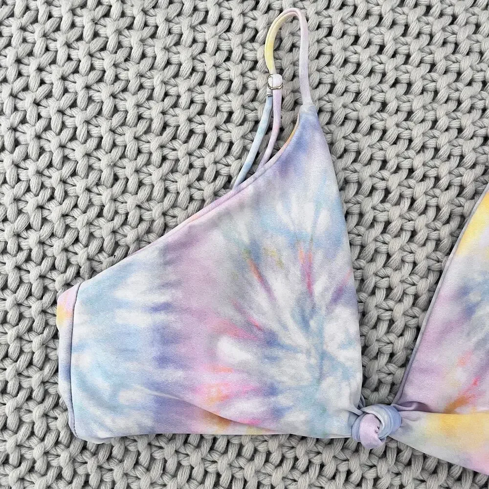 Skatie• ‘Sarah’ Bikini Top in TAVARUA Tie Dye